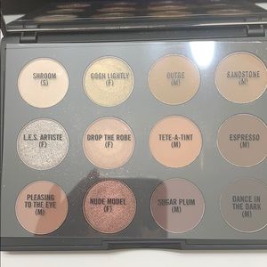 MAC Art Library nude model eyeshadow palette